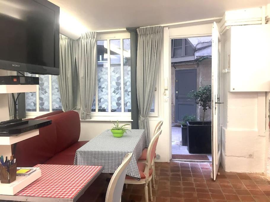 Atypical Flat - Place Des Vosges - 4 People Apartment Paris